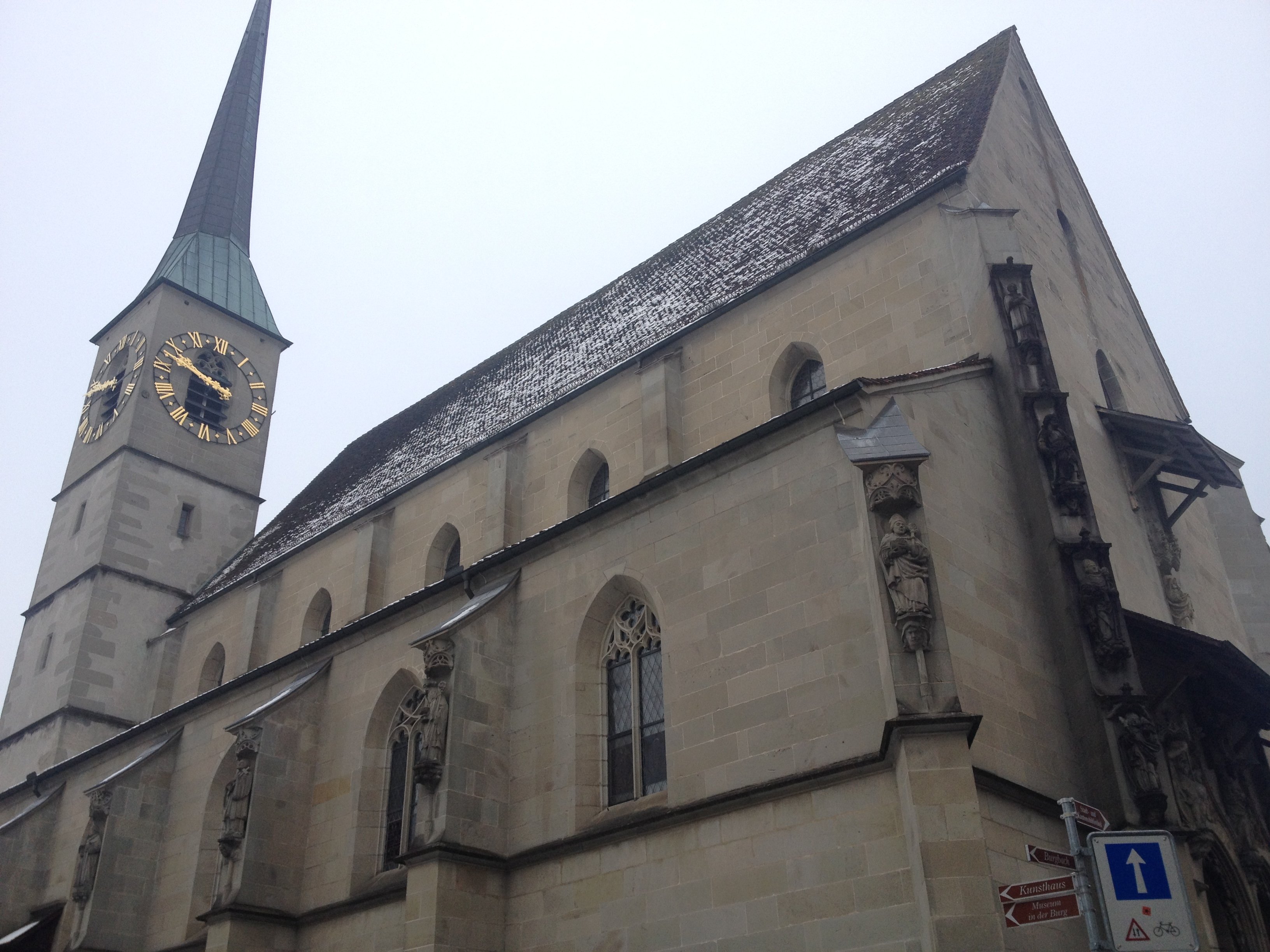 Die Kirche St. Oswald in Zug mit ihrer historischen Kulisse weiss zu gefallen.