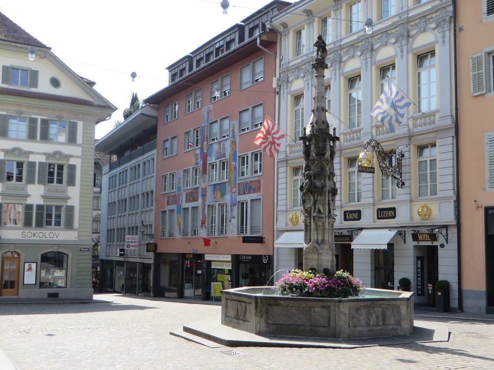 Die Altstadt Luzern ist schön. Aber nach Ladenschluss ausgestorben. 