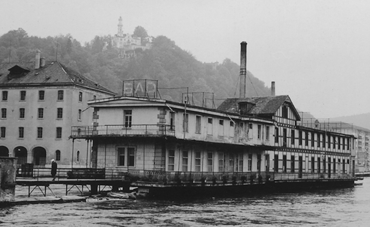 Die alte Badeanstalt heisst im Volksmund «Mississippi-Dampfer» und wurde 1970 abgerissen. 