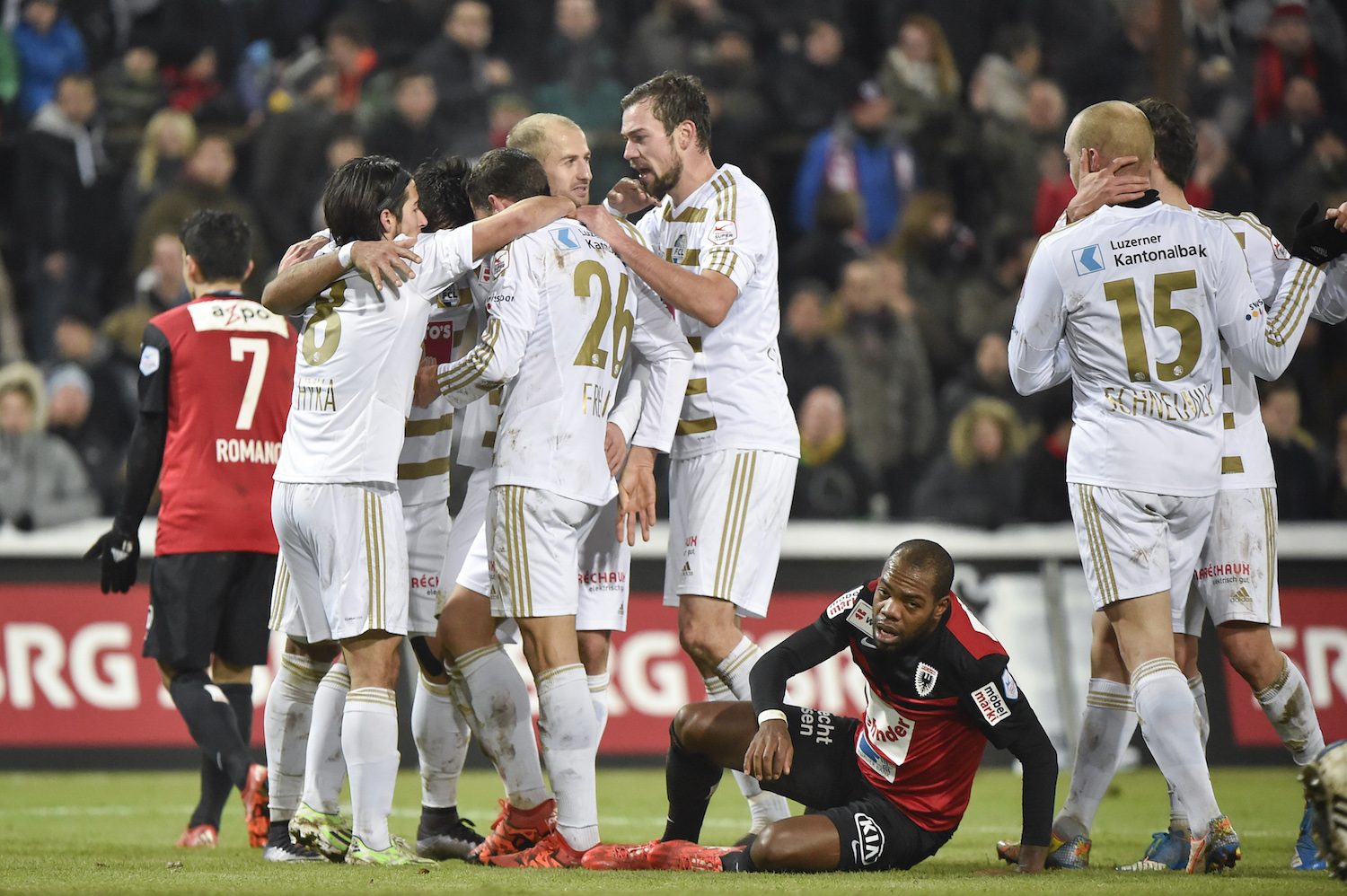 Dieses Bild zeigt die Schnelllebigkeit des Fussballbusiness: Jahmir Hyka, Dario Lezcano, Remo Freuler, Migjen Basha, Sebastian Schachten, Marco Schneuwly und Clemens Fandrich feierten einen Treffer. 5 dieser 7 sind nicht mehr beim FCL – Hyka steht vor dem Absprung.