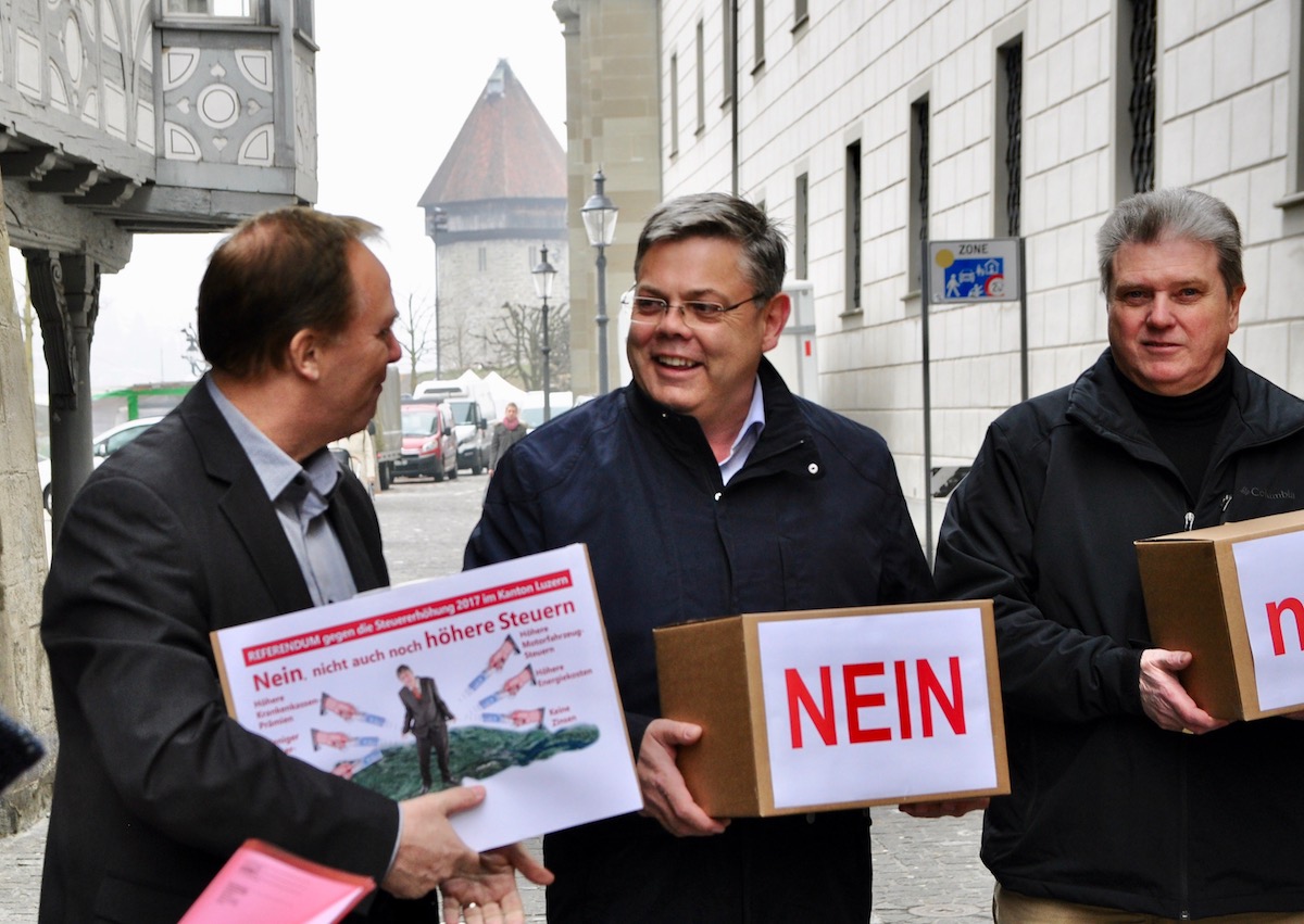 Von links: Richard Koller, Parteisekretär, Franz Grüter, SVP-Nationalrat, und Guido Müller, Fraktionschef SVP Kanton Luzern.