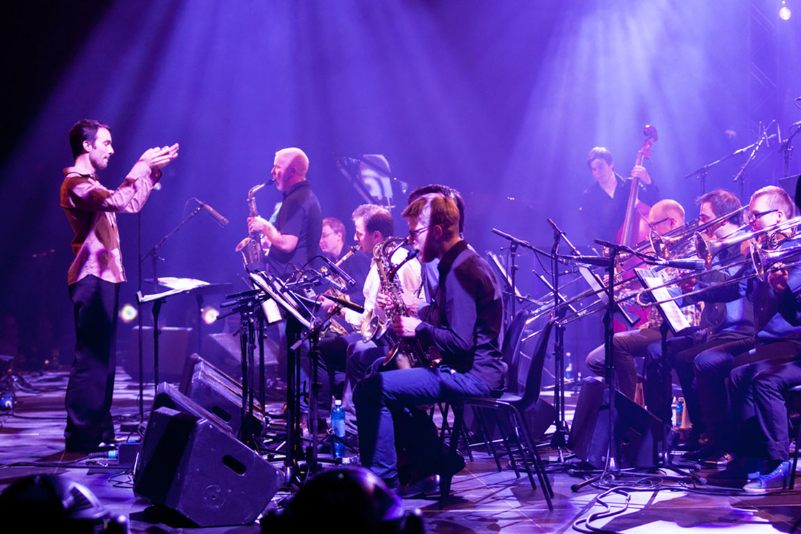 Das Lucerne Jazz Orchestra mit Leiter David Grottschreiber (links) macht es vor: Junge interessieren sich für Jazz.