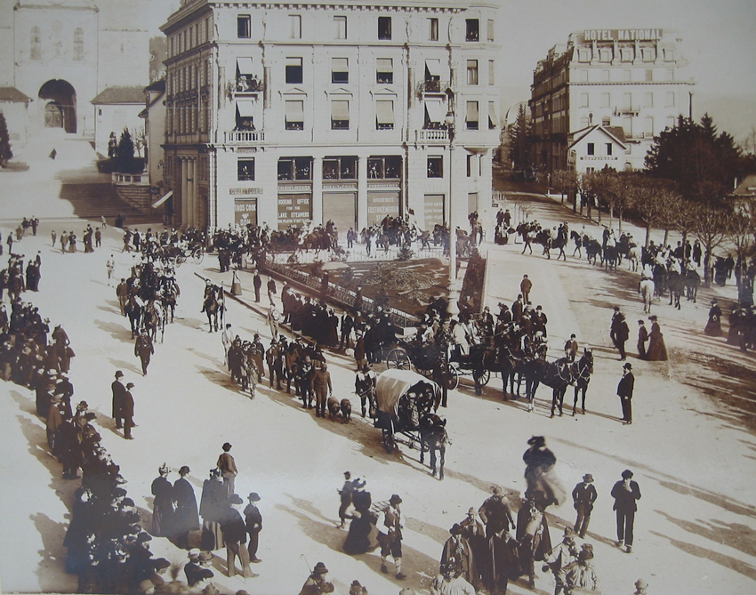 Die Aufnahme von 1897 zeigt, dass sich der Fritschiumzug und die Fasnacht in Luzern bis heute stark verändert haben.
