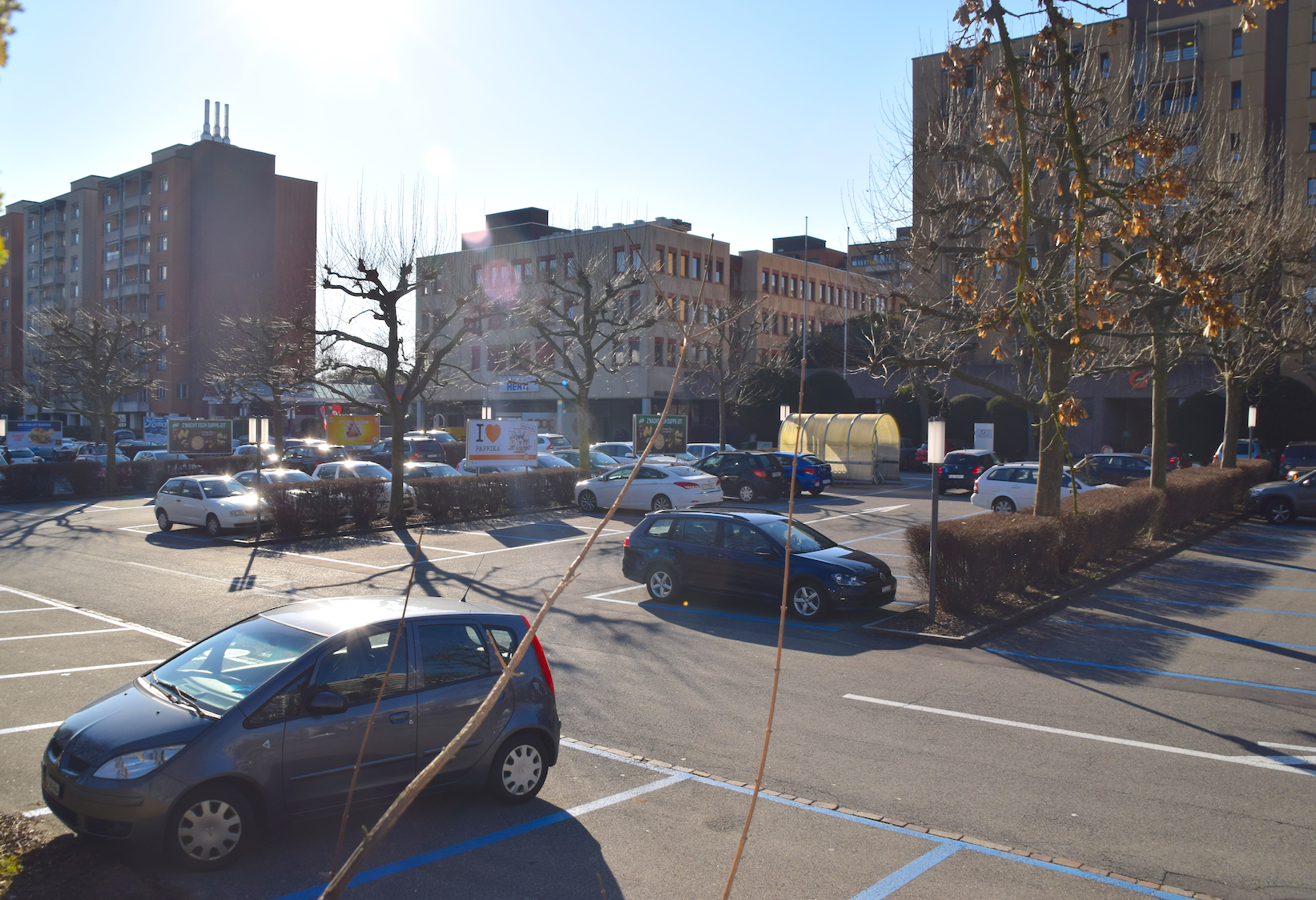 Noch hat das Hertizentrum einen grossen ungedeckten Parkplatz.