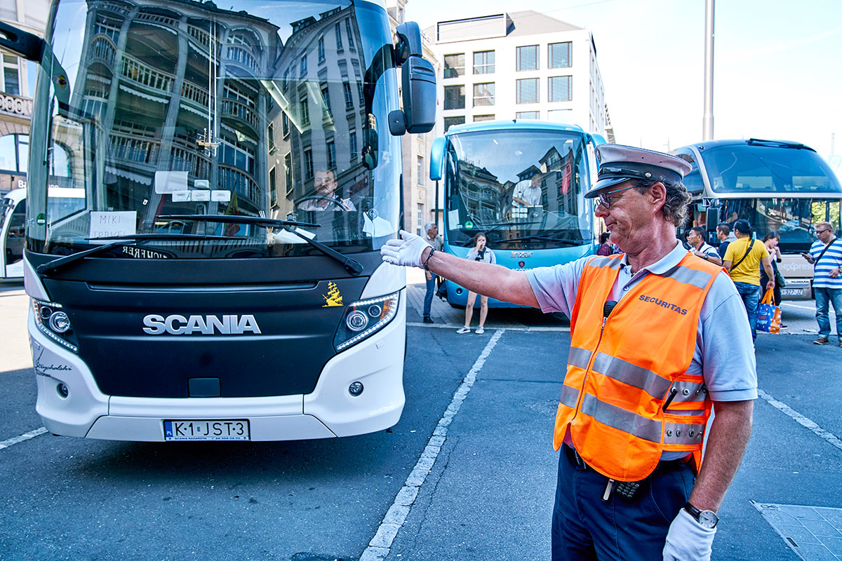 Die Situation am Schwanenplatz hat sich verbessert, seit der Parkdienst den Verkehr regelt.