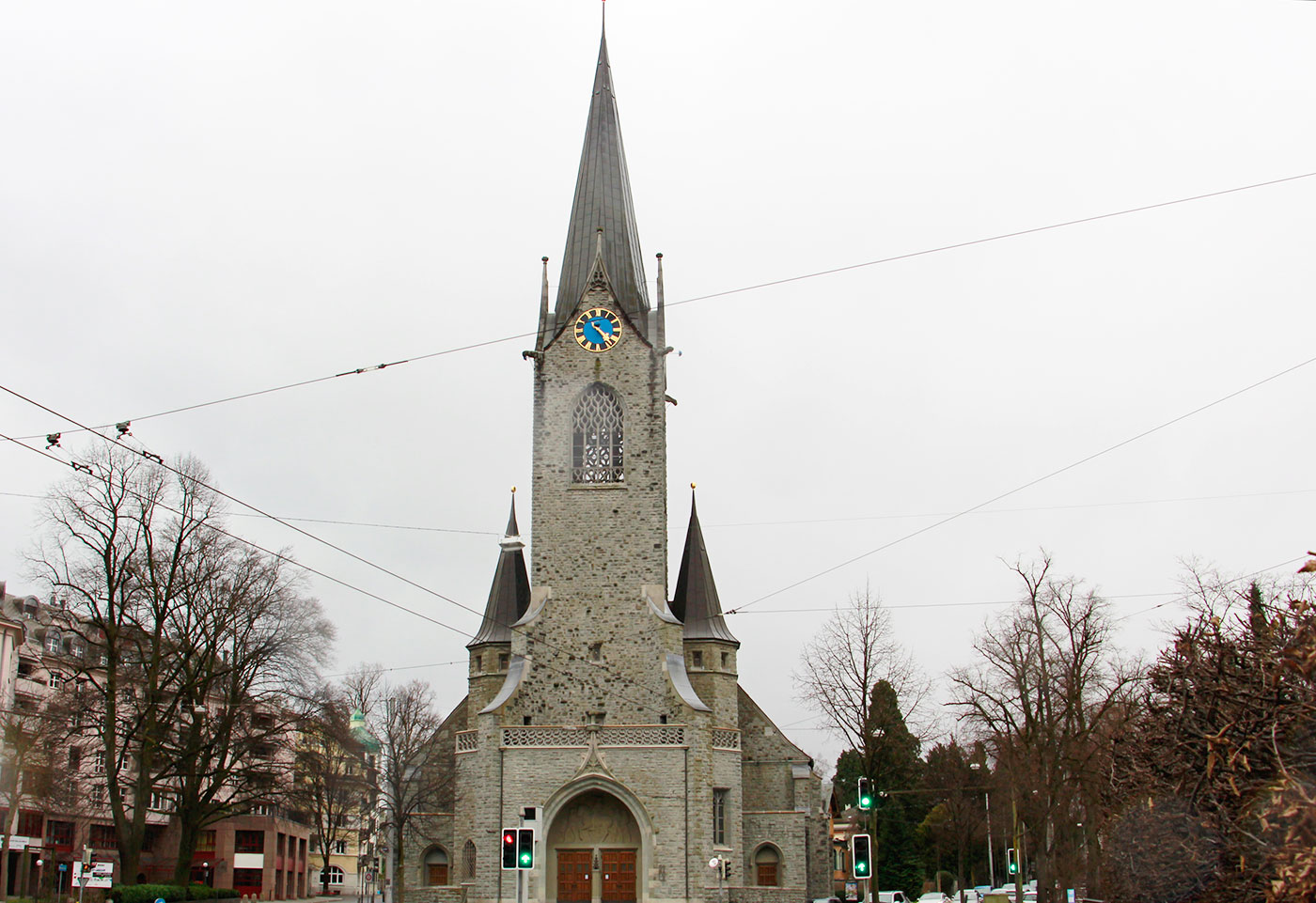 Die Pauluskirche in Luzern, sonntags um 15 Uhr.