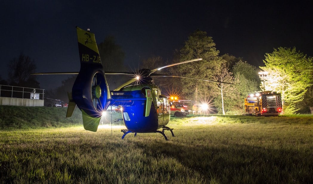Der Lenker wurde mit einem Helikopter in den Spital geflogen, wo er kurz darauf verstarb.