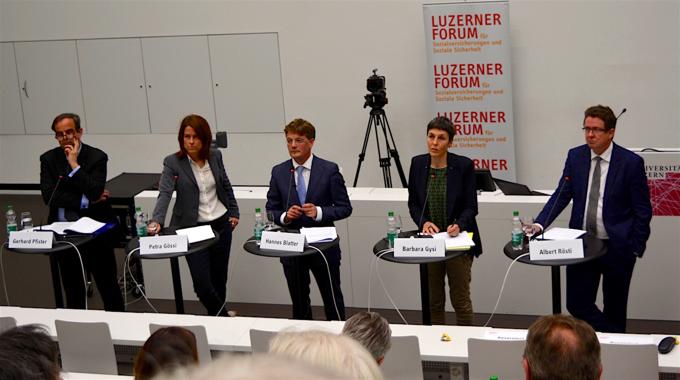Am Podium in der Universität Luzern war die nationale politische Elite anwesend.