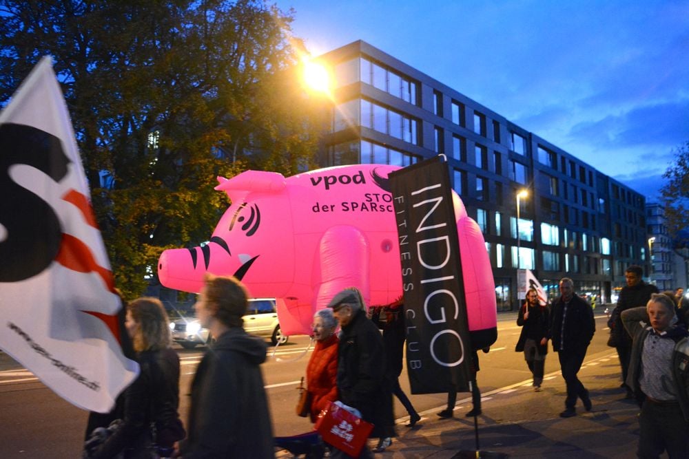 Kommt es auch dieses Jahr wieder zu Demonstrationen? Bereits im Oktober 2016 demonstrieren Zuger gegen ein Sparpaket.