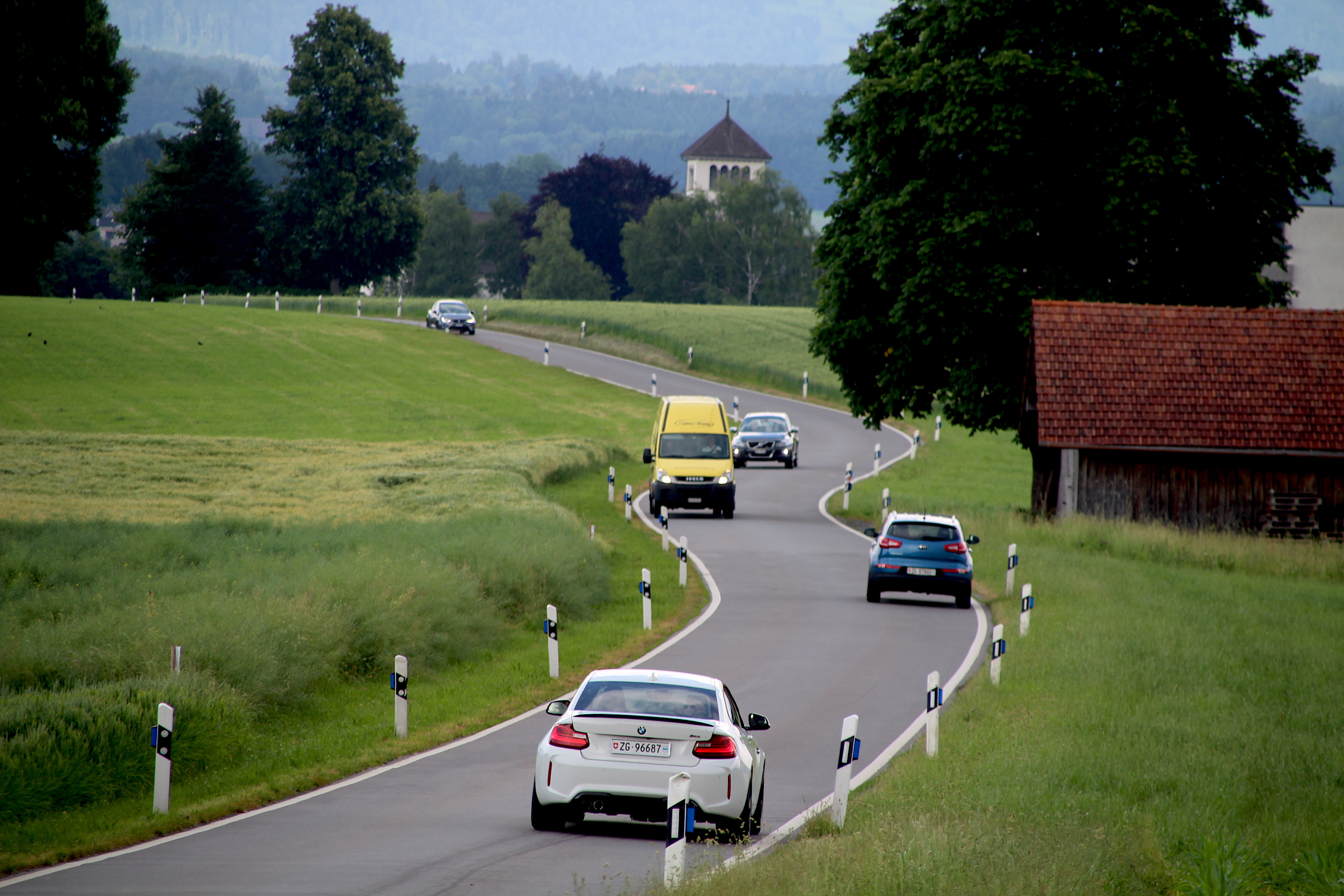 Eng, kurvig und doch beliebt: Der Schleichweg von Hünenberg übers Kloster Heiligkreuz zur Autobahn.