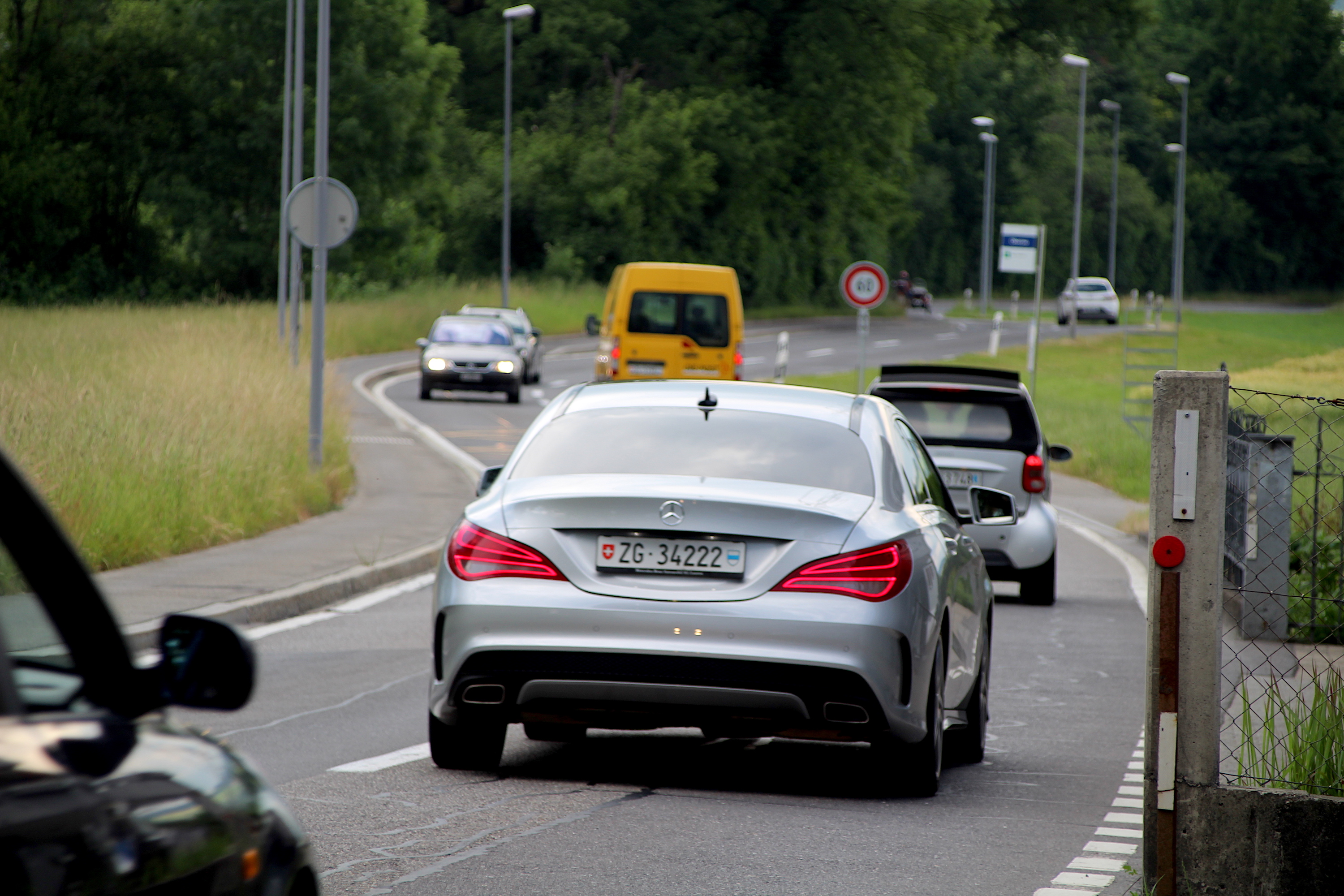 Ganz schön was los hier – auf der Schochenmühlestrasse zwischen Steinhausen und Baar.