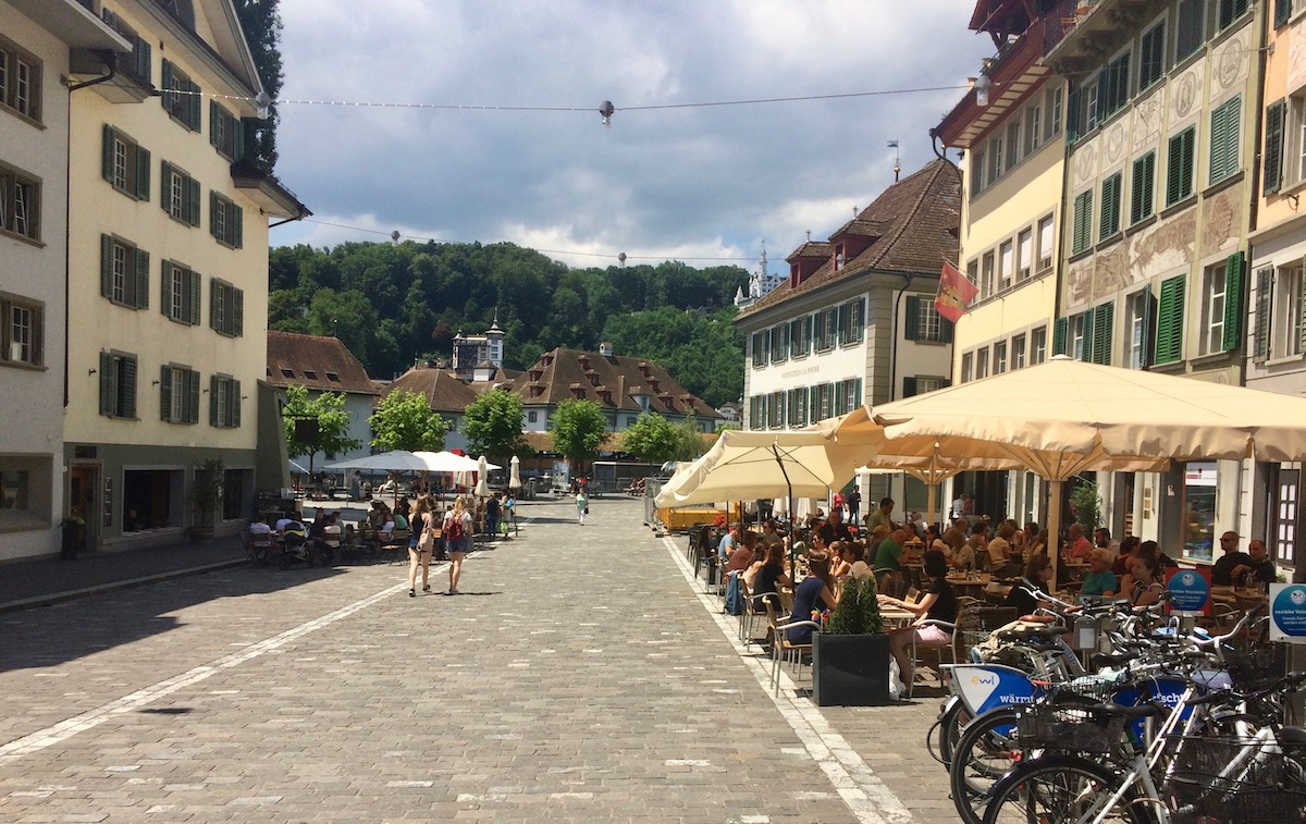 Am Mühleplatz gibt es diverse Cafés.