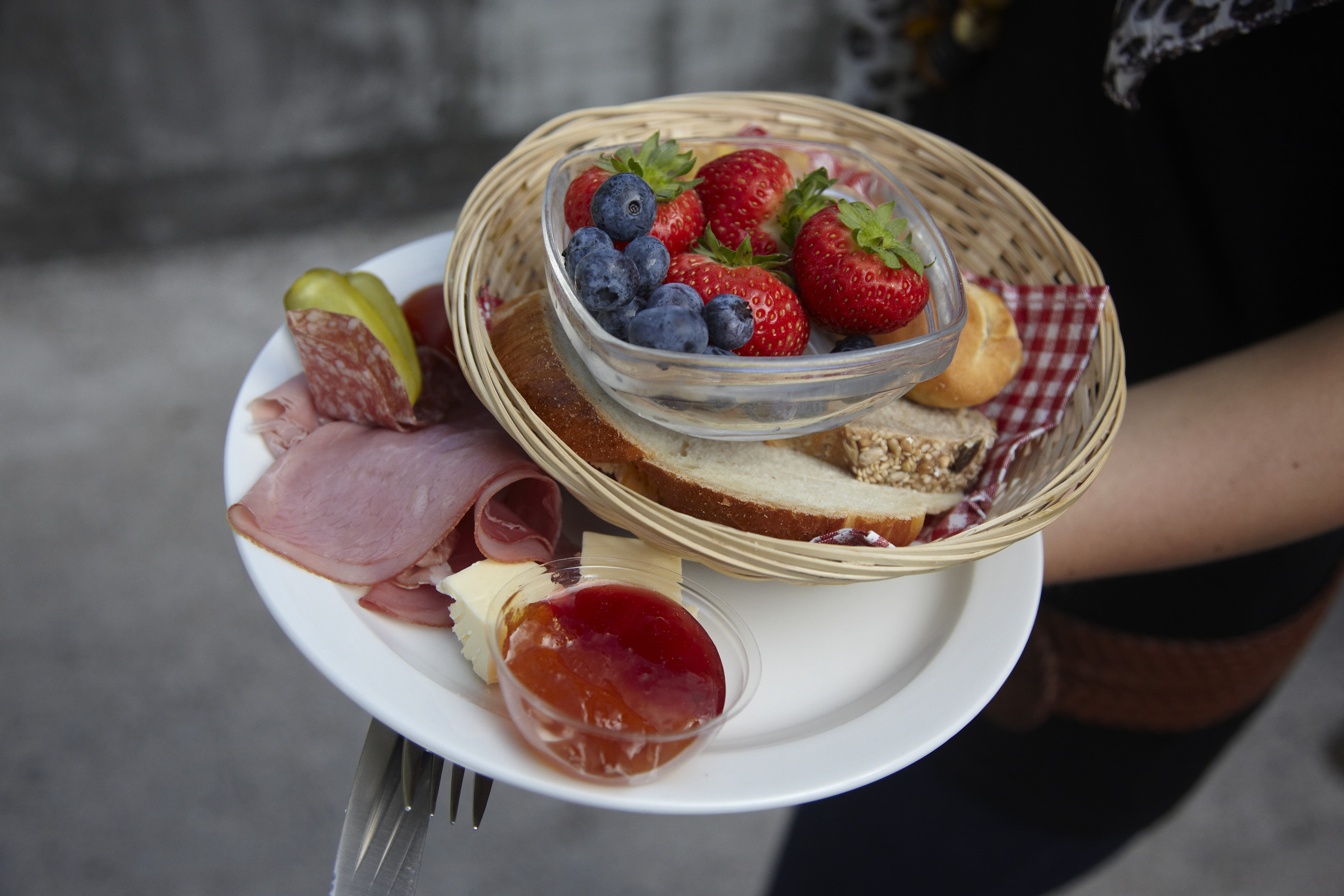 Ein voller Teller beim 1.-August-Brunch ist eine echte Schweizer Tugend.