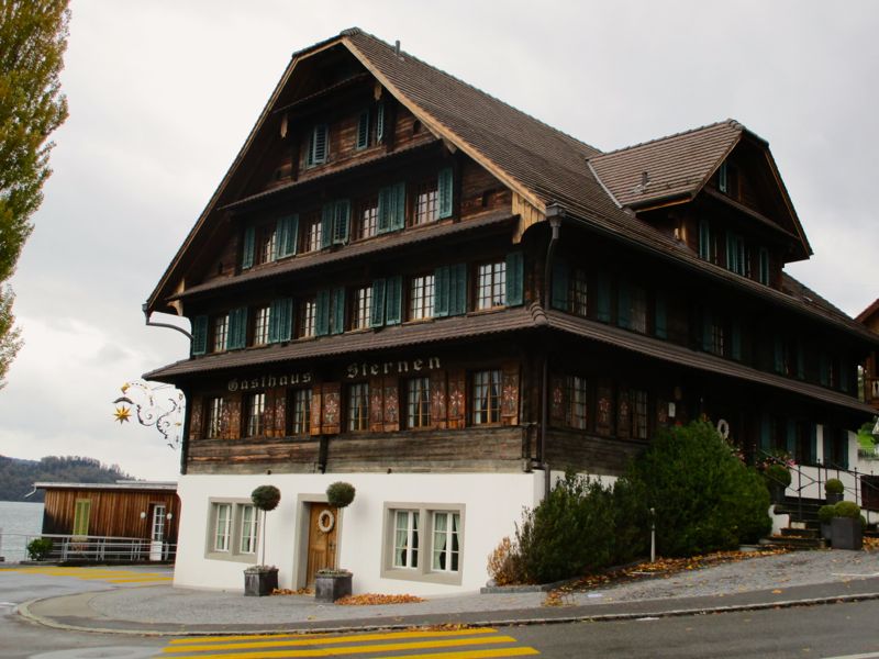 Das Restaurant Sternen an der Dorfstrasse 1 in Walchwil steht seit knapp vier Monaten leer.