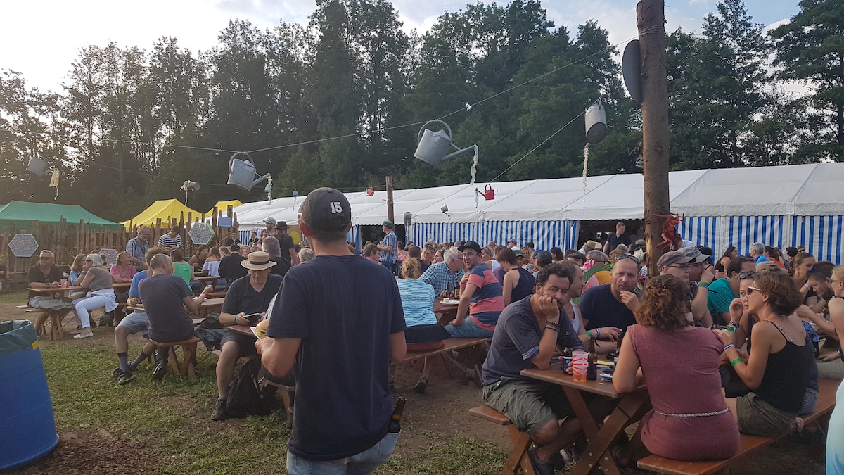 Die Sonne geht unter, das Waldstock beginnt. Viel Spass euch allen.