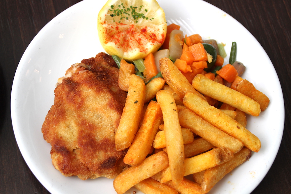 Wirklich sehr lecker: Das Kalbscordonbleu mit crossen Pommes.