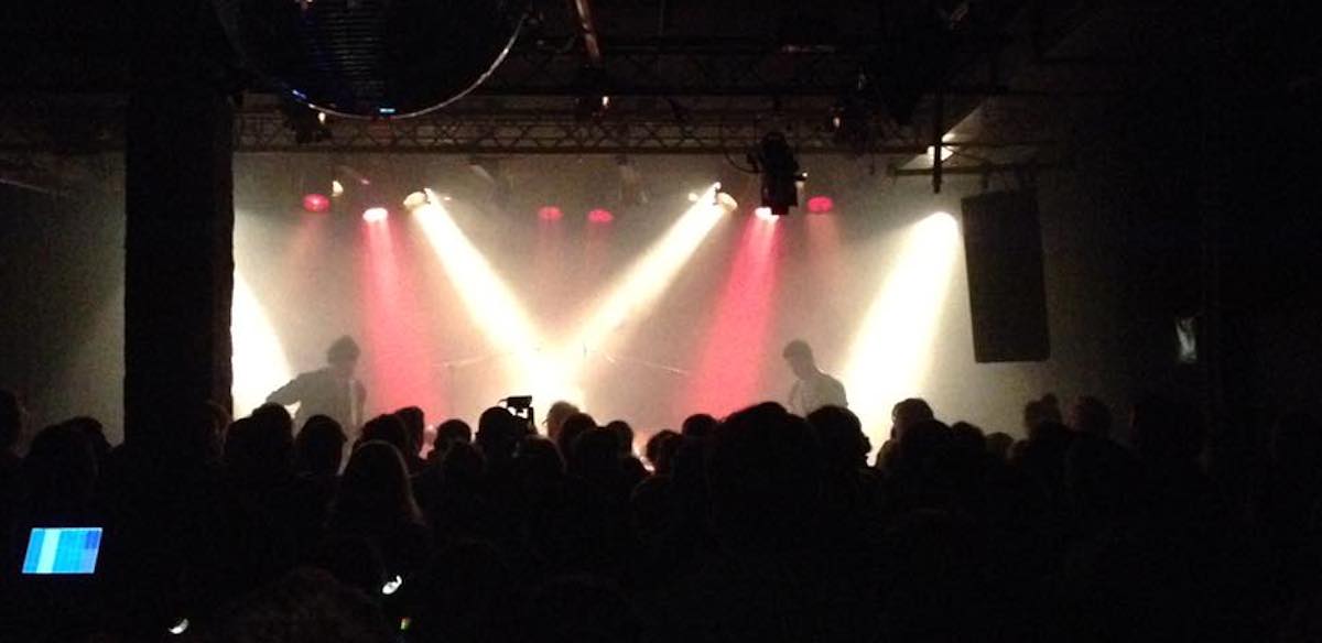 Volles Haus, tolle Stimmung: es war dunkel und laut beim Konzert der lokalen Helden.