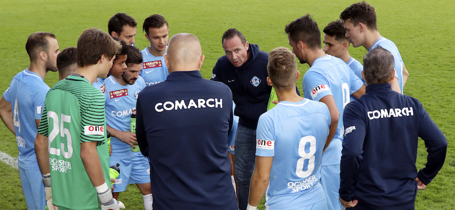 Trainer «Roli» Widmer (Bildmitte) hat Zug 94 wieder in der ersten Liga in die Erfolgsspur zurückgebracht.