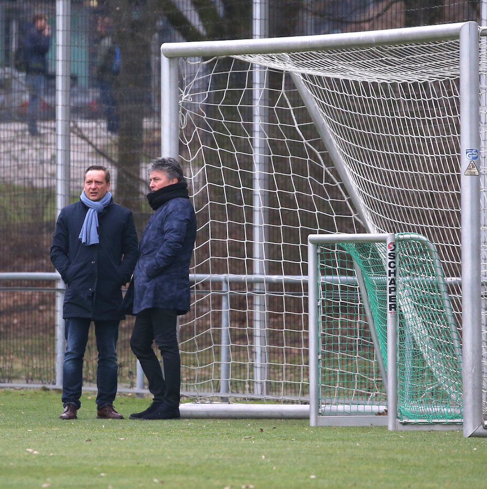 Das Runde muss ins Eckige: Sportmanager Horst Heldt und Sportaufsichtsrat Martin Andermatt.