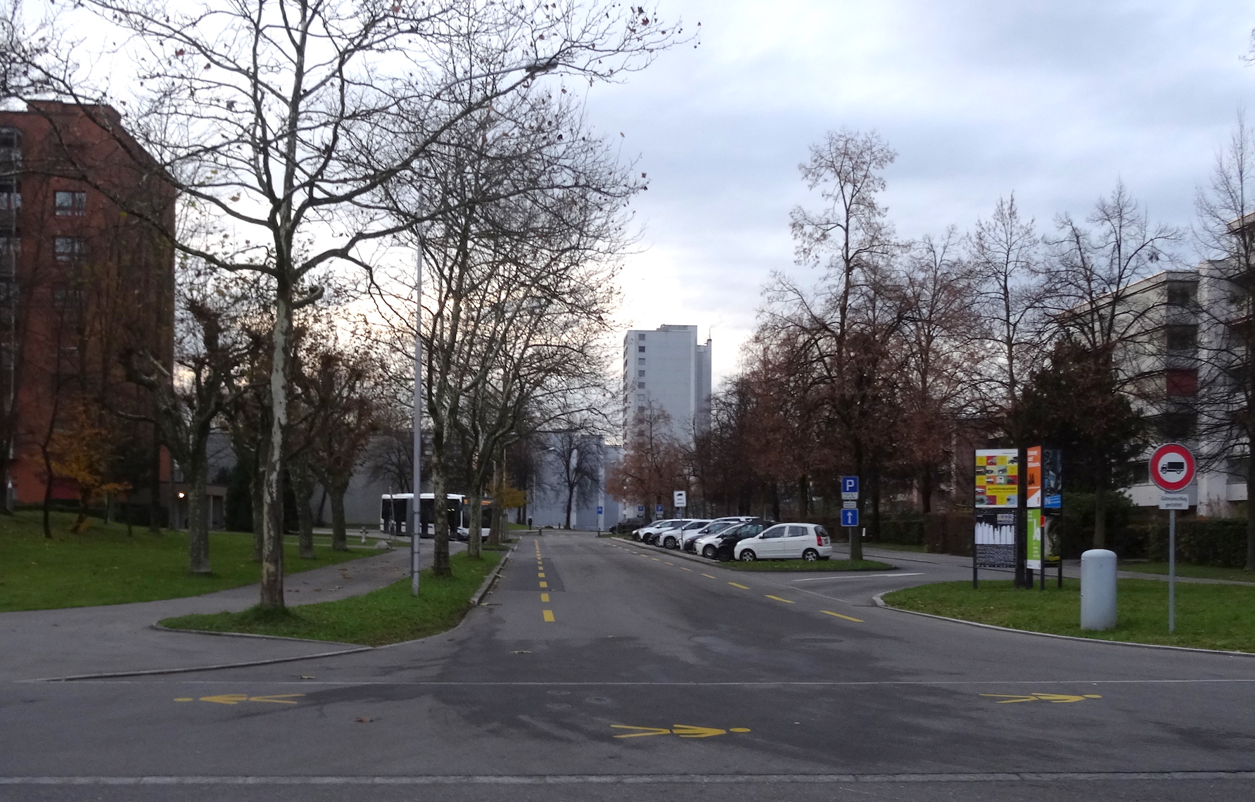 Blick in die Sankt-Johannesstrasse von der Allmendstrasse aus. Hier soll ein Kreisel entstehen.