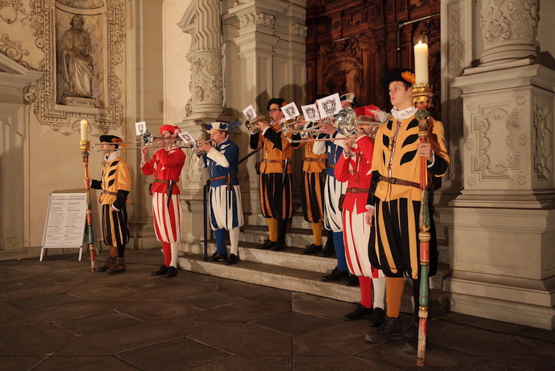 Sorgen mit ihren Fanfaren für Hühnerhaut: die Heralde des Hofsamichlaus.