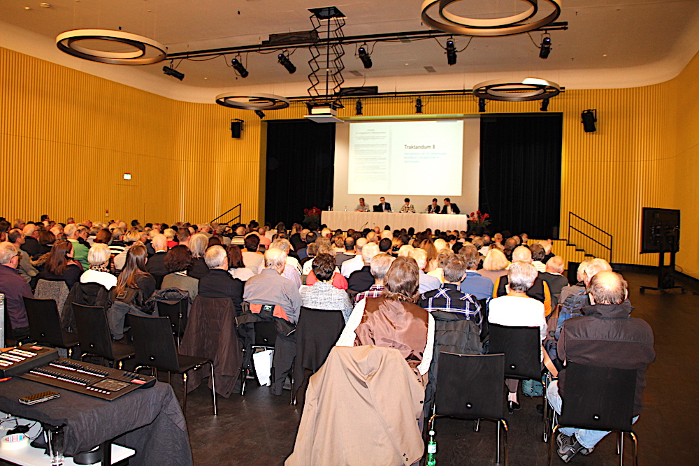 Premiere: Die erste Gemeindeversammlung im neuen Steinhauser Dreiklang-Saal.