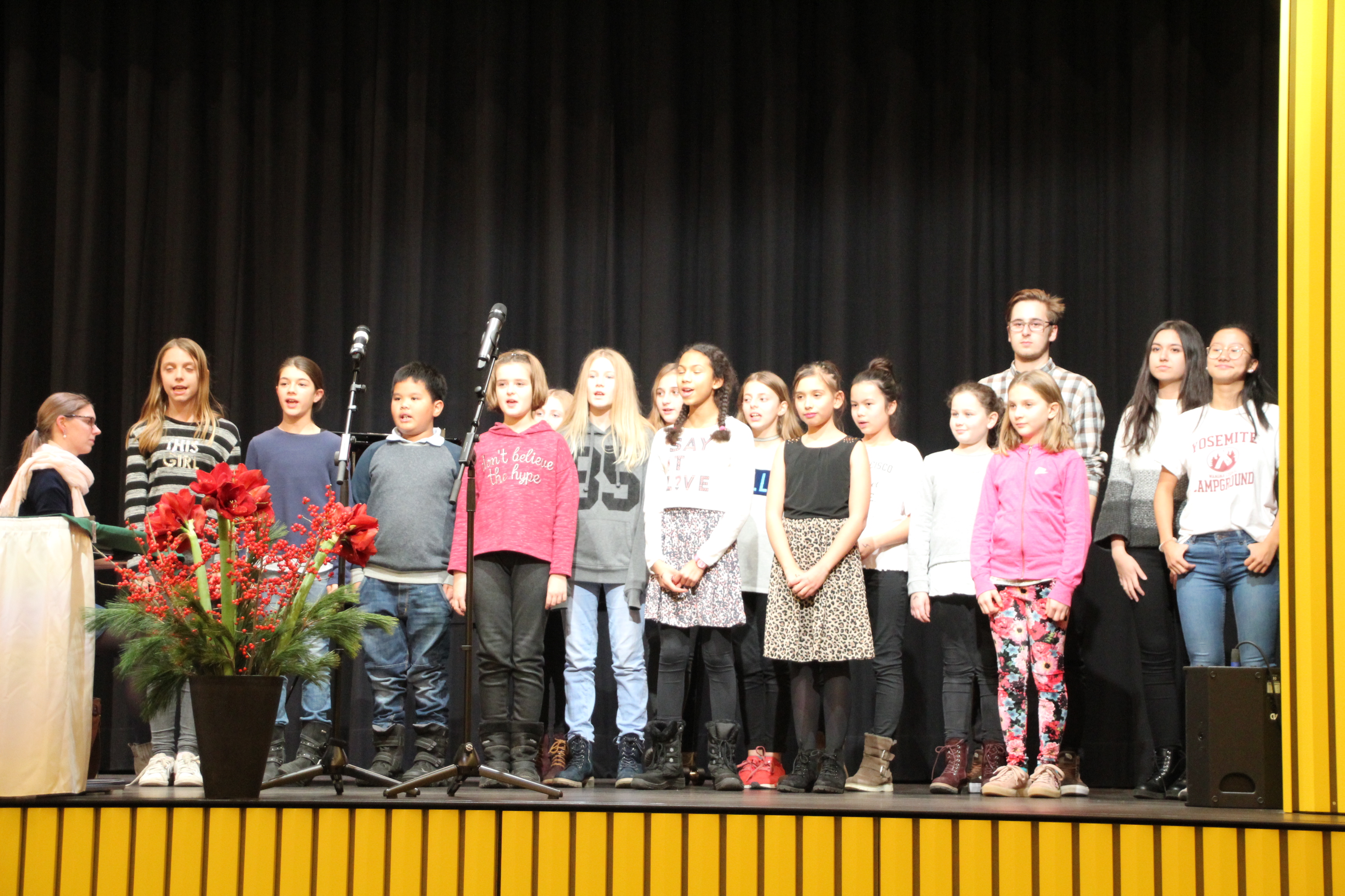Dreiklänge pur: Musikschüler Steinhausen wärmten den Saal zu Beginn mit einer Choraufführung.