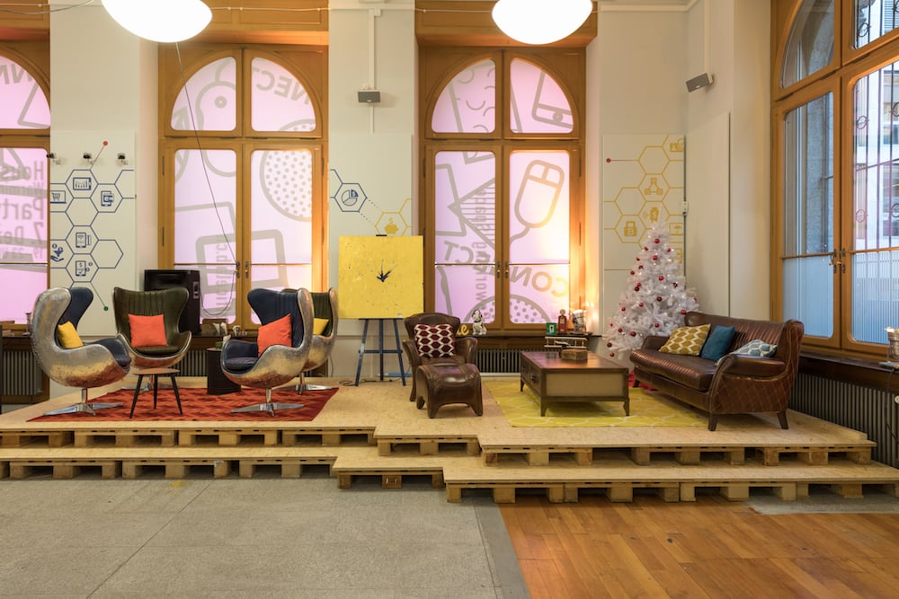 Die Sofa-Ecke des Coworking Spaces.