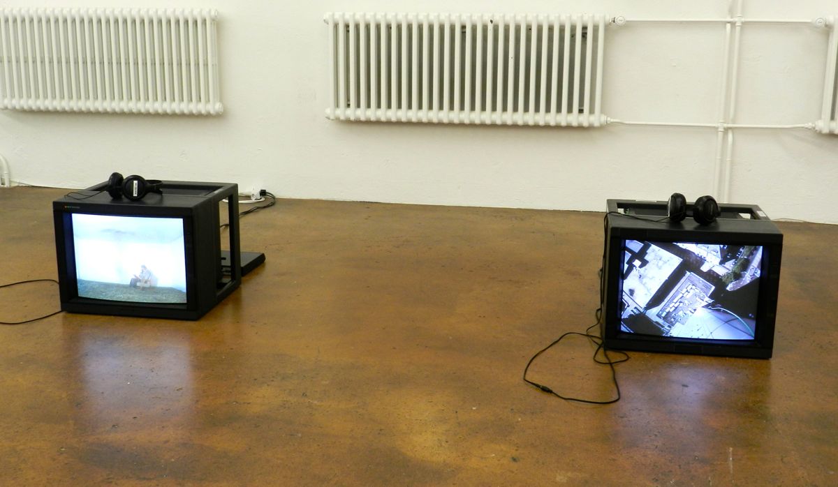 Der älteste Künstler, Roman Signer, ist mit sieben Videos an der Ausstellung vertreten.