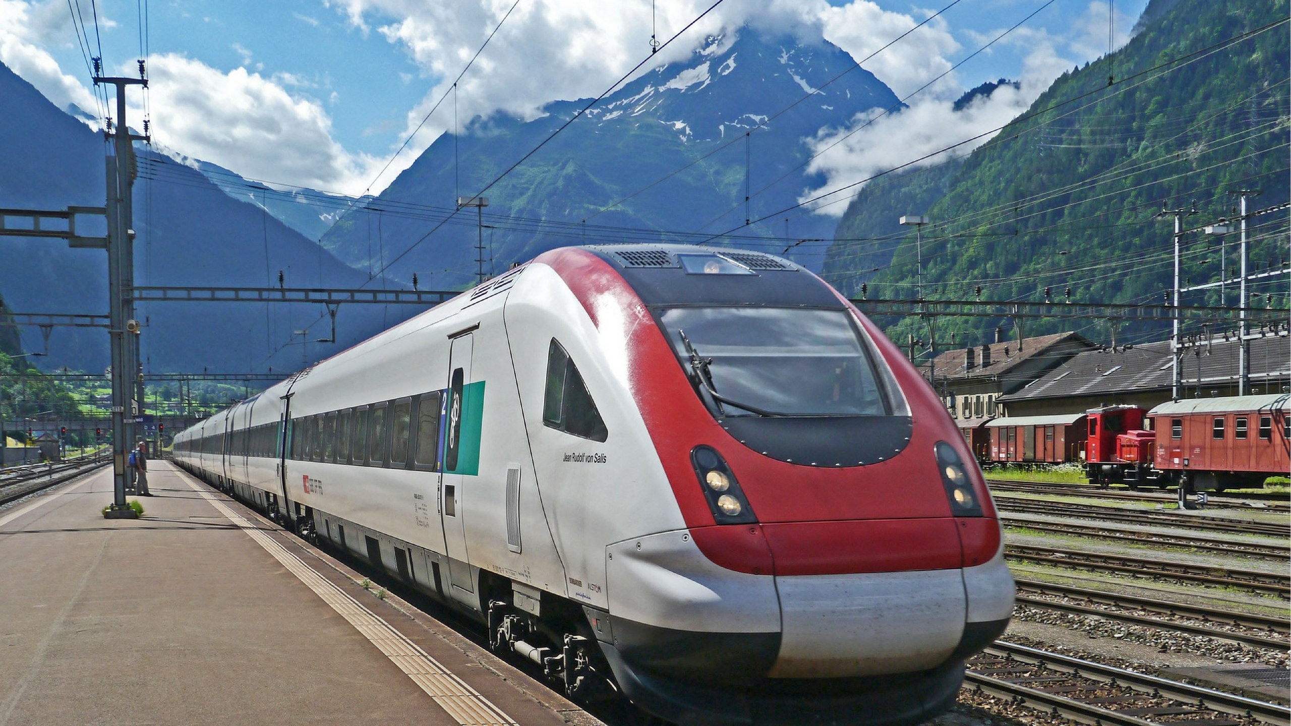 Wer mit der SBB am Wochenende von Luzern ins Tessin will, kommt erst kurz vor MIttag dort an. Trotz dem teuren Loch im Berg.