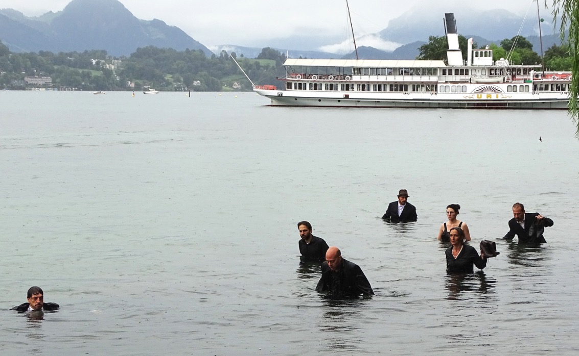 Damit die Kultur nicht baden geht: Kulturschaffende bei einer Protestaktion im August gegen die kantonalen Sparmassnahmen.