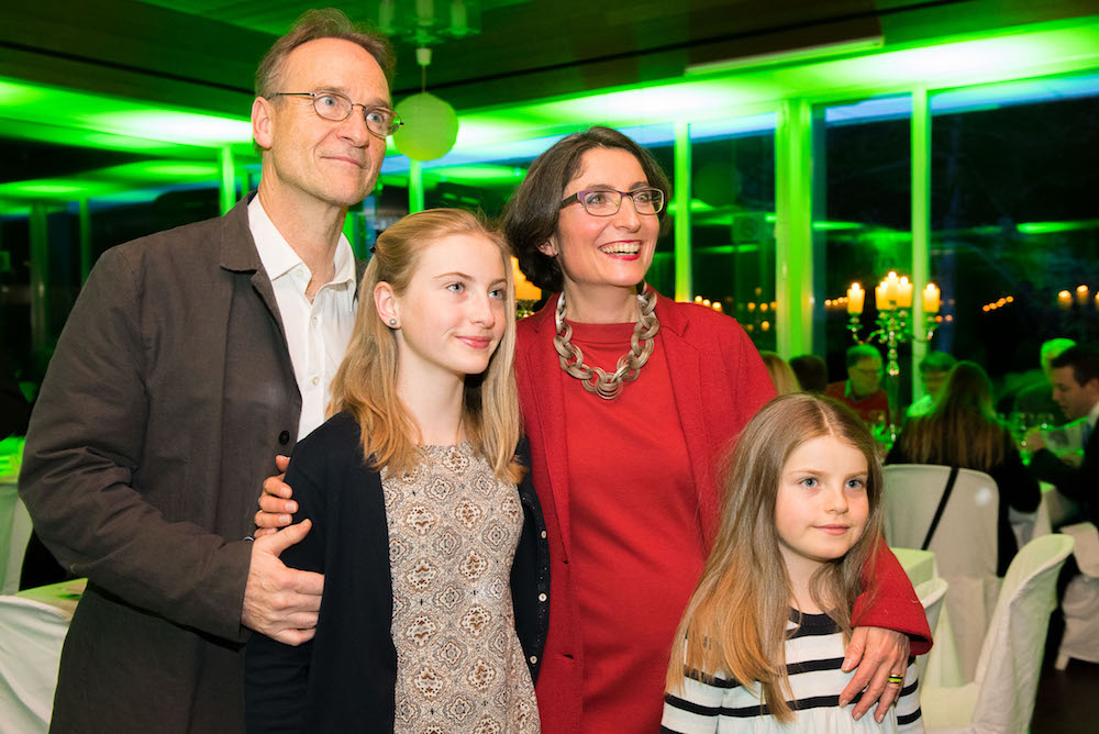 Manuela Weichelt mit ihrem Ehemann Arnim Picard und den Töchtern Rezia (links) und Lina (rechts)