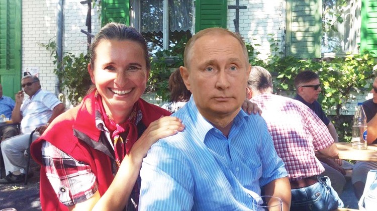 Estermann und Putin freundschaftlich vereint. So gut, dass selbst ein gewiefter Photoshop-Freund zweimal hingucken muss.