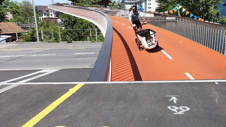 Eine Brücke mitten in die Stadt. Statt nur zum Neubad. Das wünscht sich unser Autor Jonas Wydler.