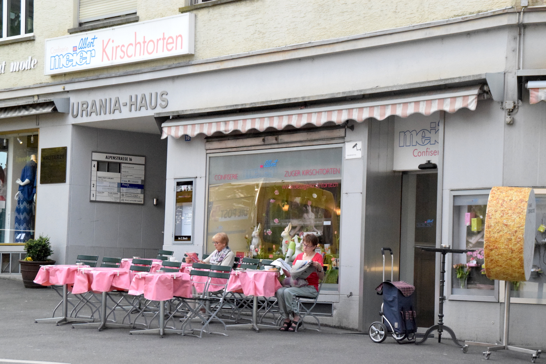 Confiserie Albert Meier im Urania Haus beim Bahnhof Zug.