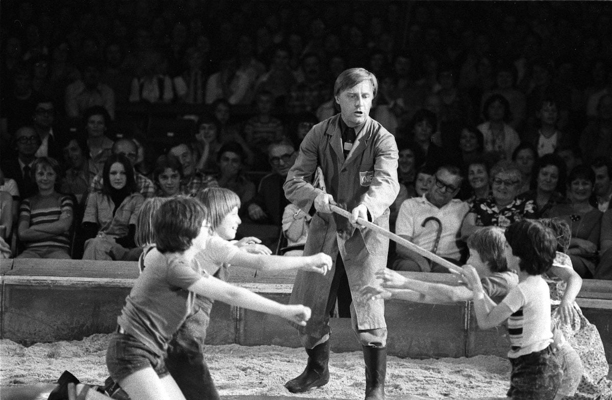 Stahl 1977 allen die Show: Emil Steinberger im Zirkus Knie bei der Tigerdressur.