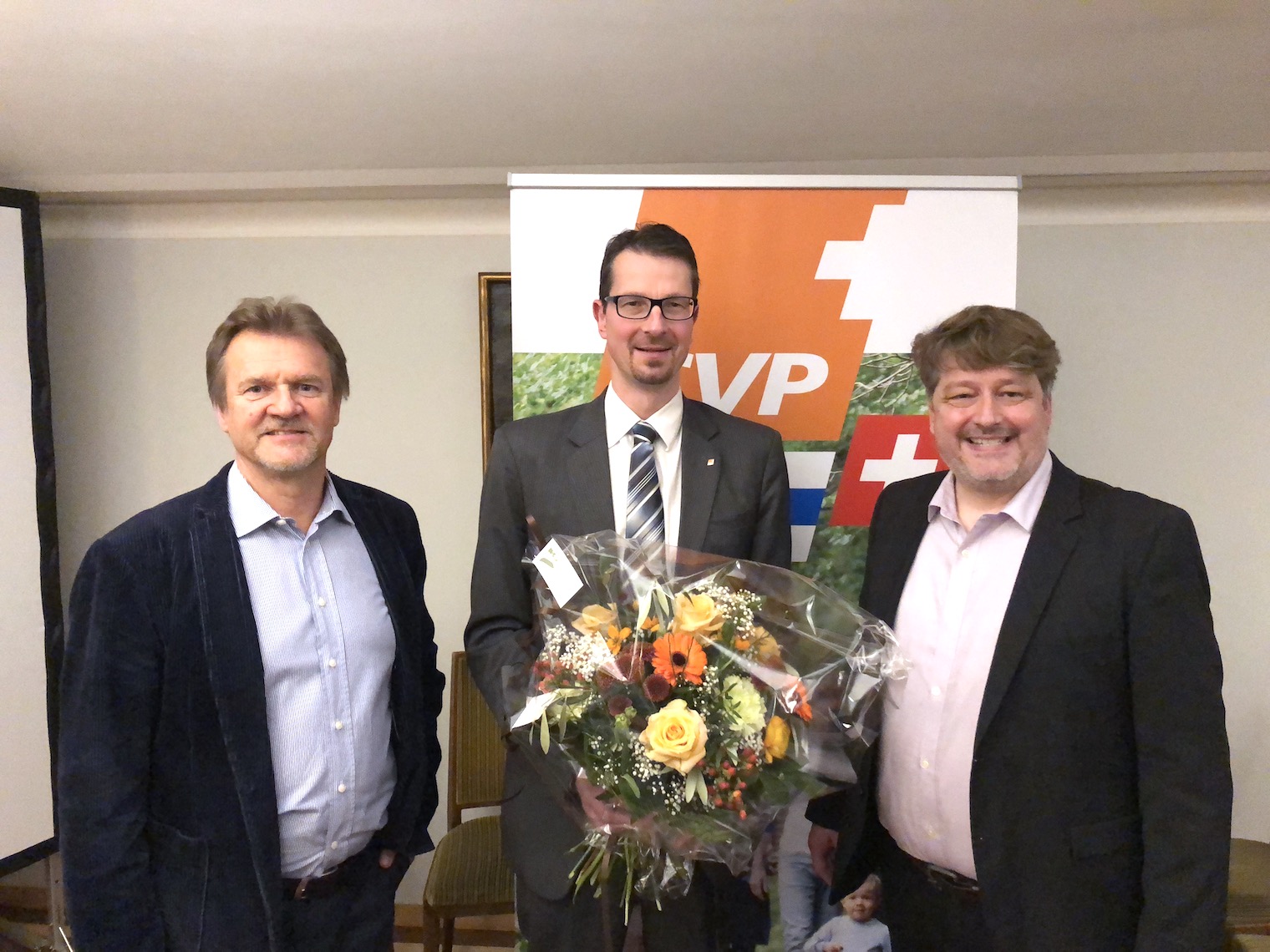 Benny Elsener, Präsident der CVP der Stadt Zug (links), Stadtrat Urs Raschle und CVP-Wahlkampfleiter Niklaus Huwyler.