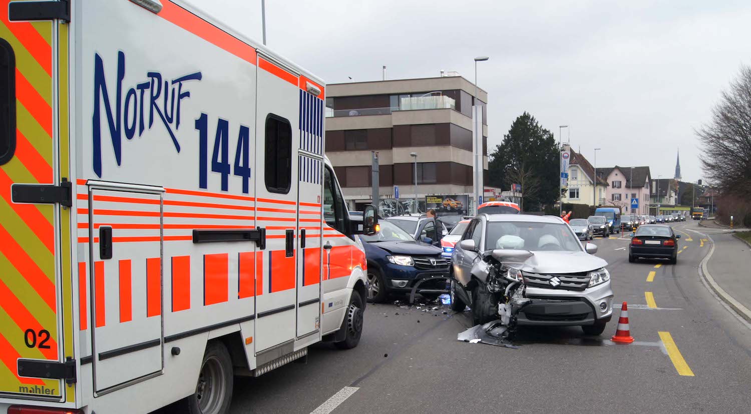 Die Lenkerin wurde beim Unfall verletzt und musste ins Spital.