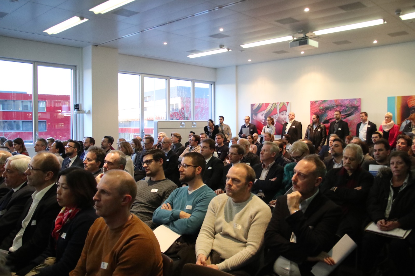 Blick in den Saal – über 200 Vertreter neugegründeter Unternehmen in Zug waren anwesend.