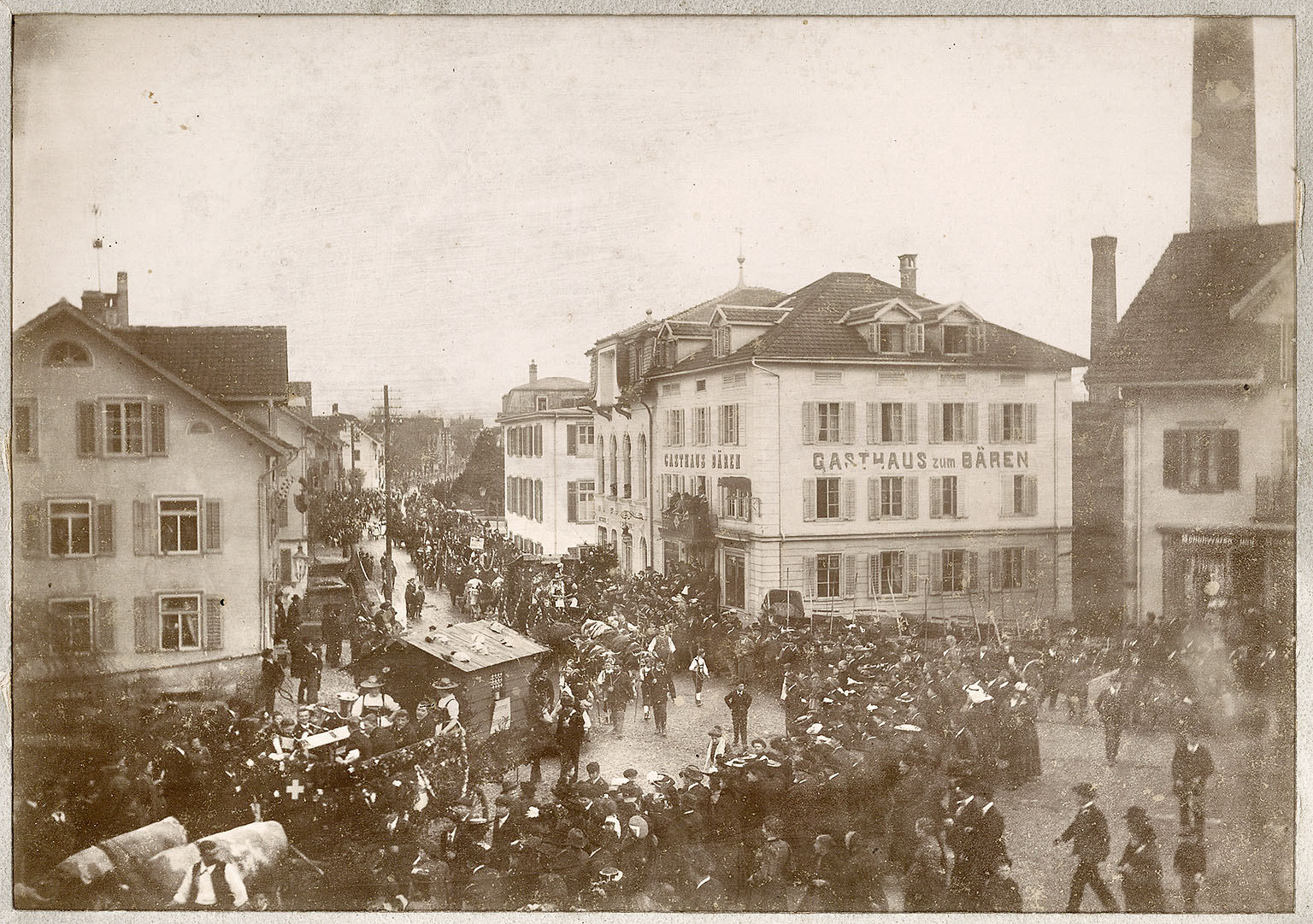 Der Bärenplatz: 1920 Schauplatz eines Festumzugs.