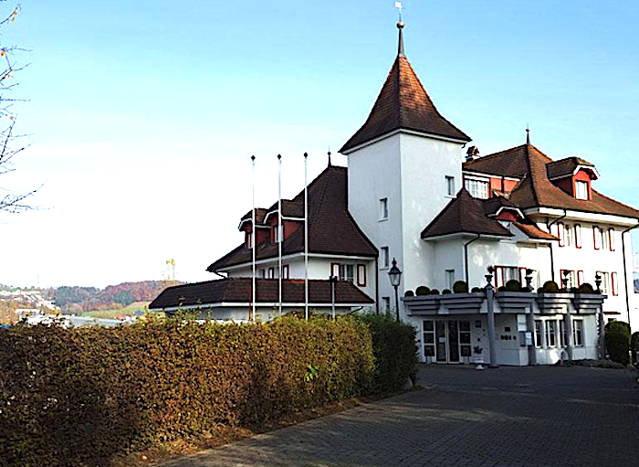 Das Nobel-Hotel Bellevue am See in Sursee steht für 6,9 Millionen Franken zum Verkauf.