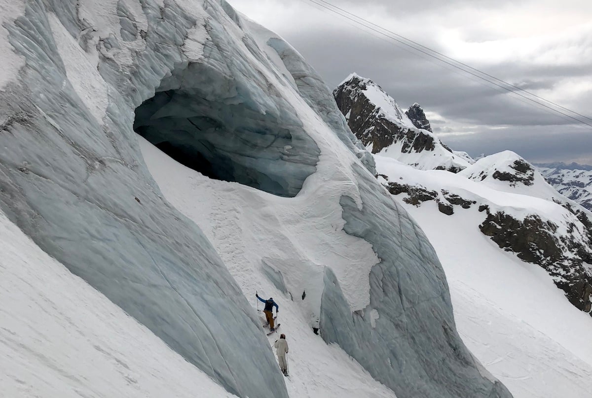 Steil und gefährlich: der Aufstieg ins Einstiegsloch am Titlis-Gletscher.