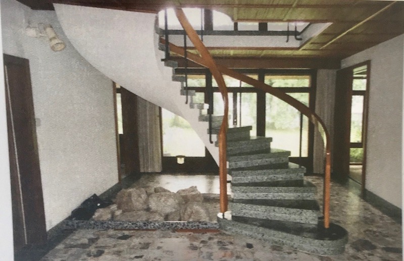 Der Eingangsbereich des neuen Hospiz: Die Treppe, der Boden, die Wände und die Decke müssen originalgetreu saniert werden.
