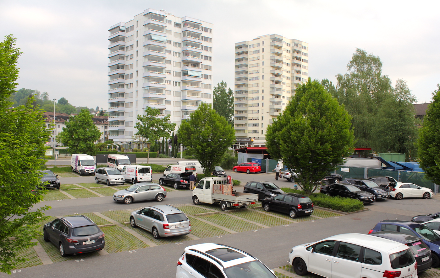 Das Zythus-Areal in Hünenberg See soll wirtschaftlicher genutzt werden. Aktuell ist es ein Parkplatz mit einem Ökihof.