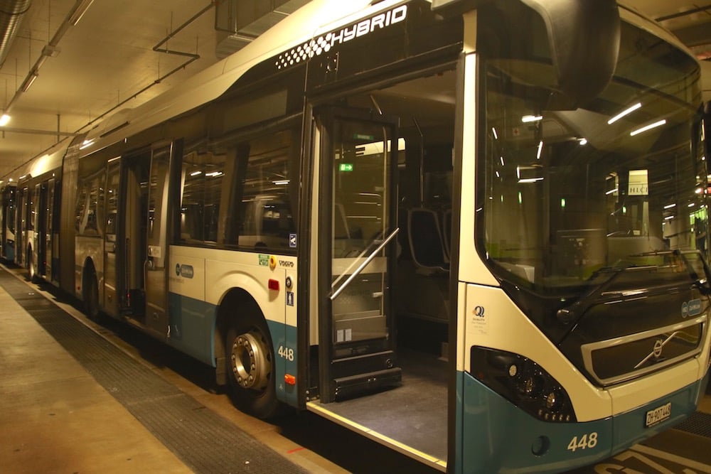 Nicht viel anders, als die ZVB-Pendants: Dieser Dieselbus ist das Einsatzfahrzeug der Zuger Leih-Chauffeure.