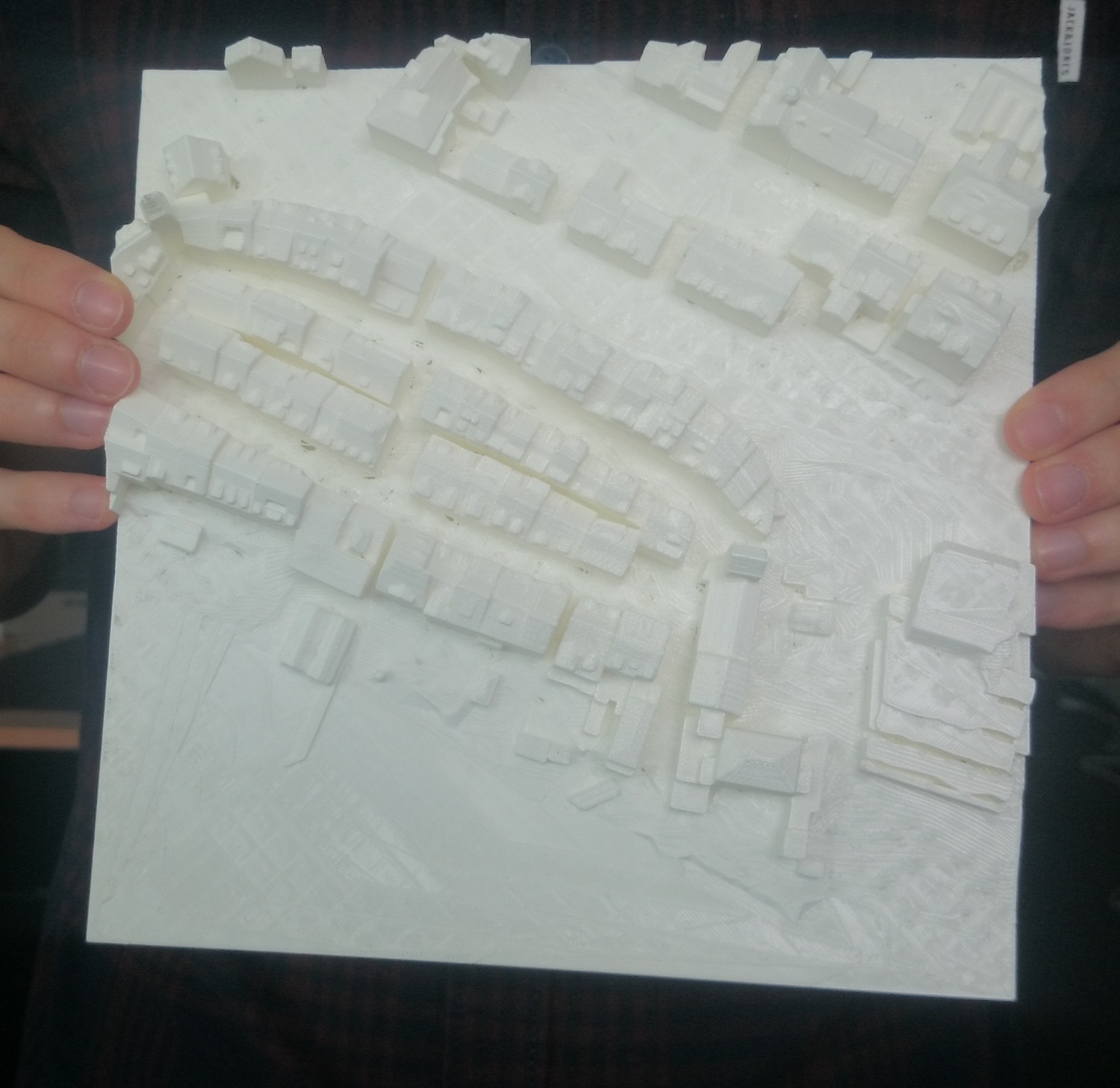 Vom Stadtmodell am Bildschirm bekommt man via 3D-Drucker etwas zum Anfassen in die Finger. Hier die Zuger Altstadt.