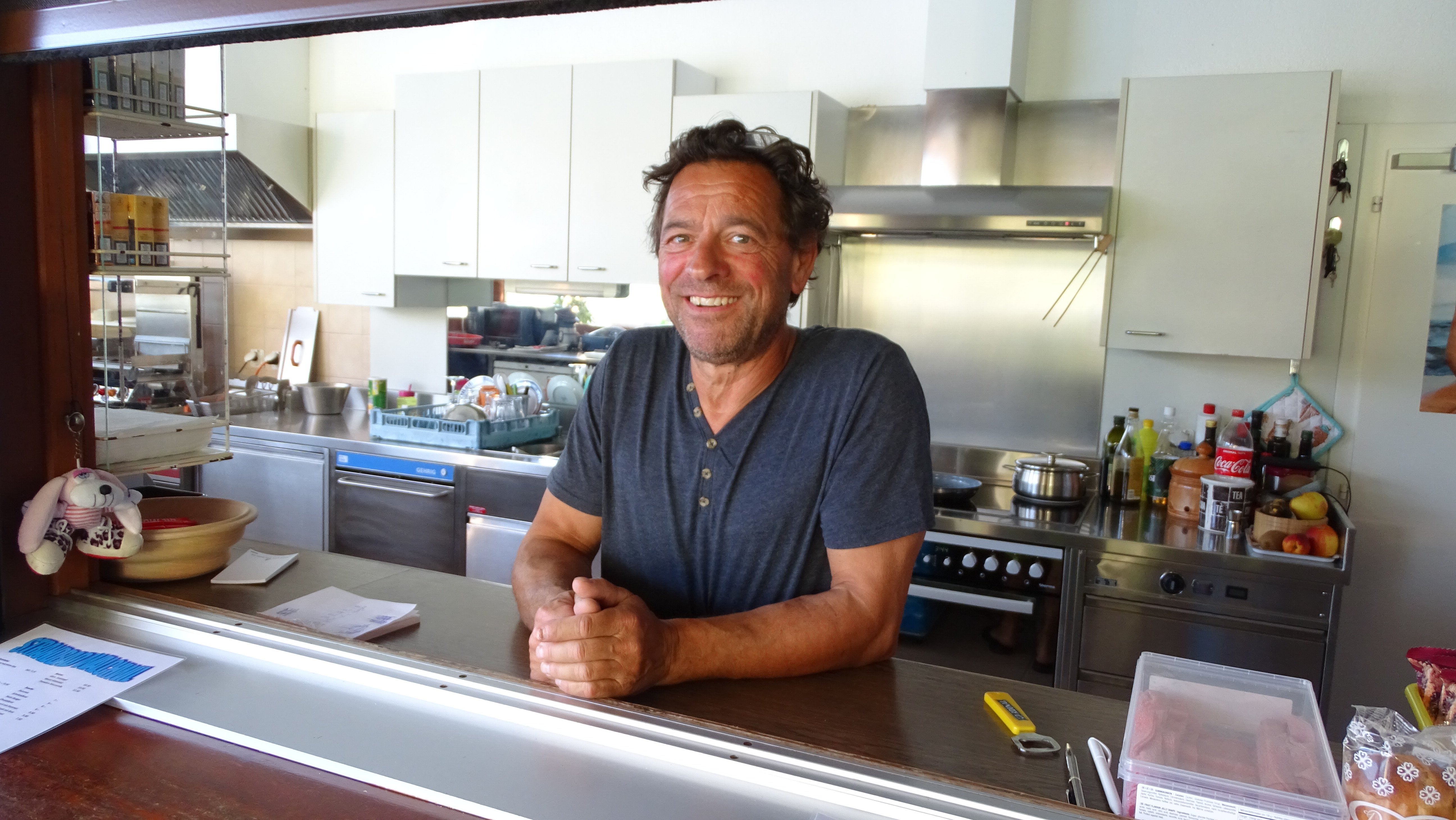 Er ist die Seele in der Walchwiler Badi: Badmeister Mario Zanella. Seit 2005 arbeitet er hier – auch in der Küche.