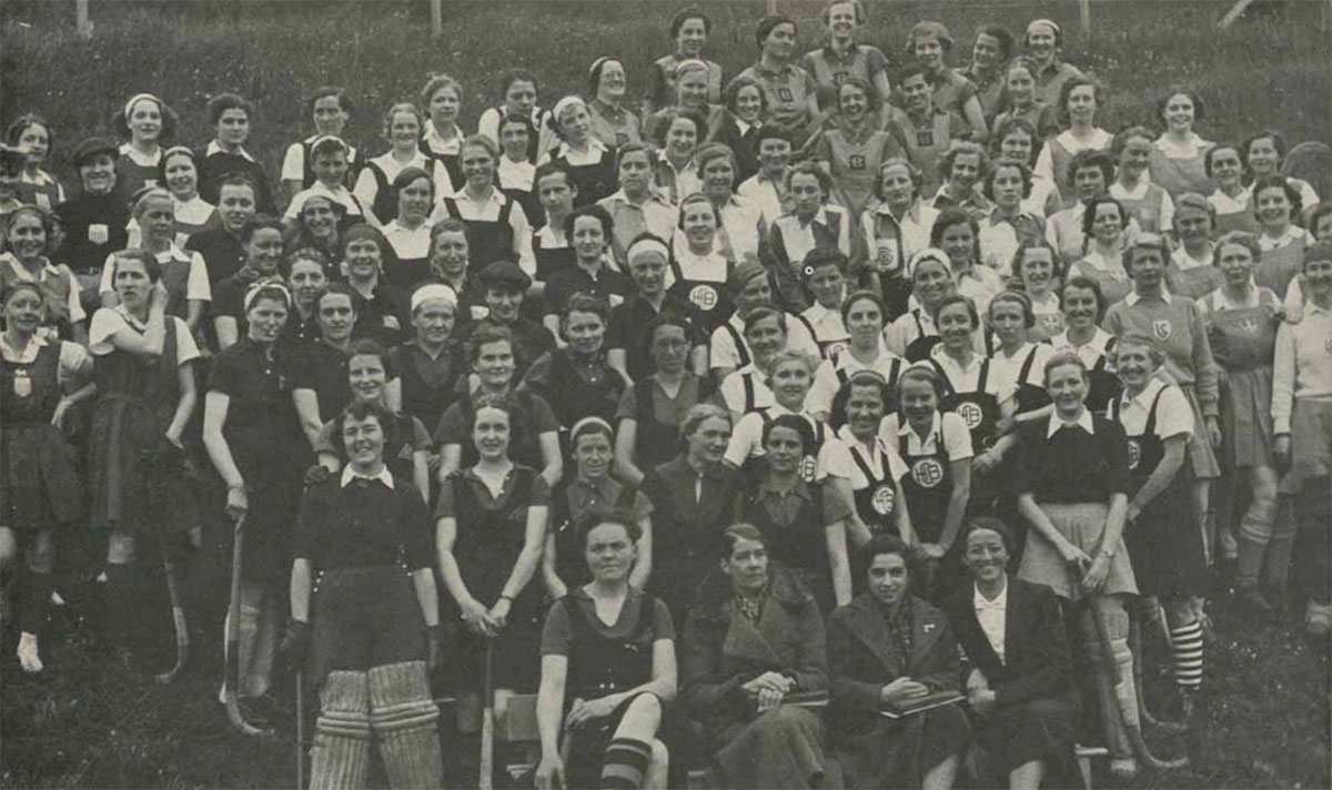 Frauen-Power auf der Hubelmatt. Sieben Jahre nach der Gründung der Landhockey-Abteilung führt 1937 der Schweizerische Landhockeyverband sein bislang grösstes Hockeyturnier durch.