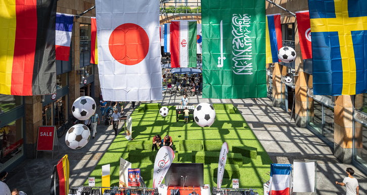 Wieder ein grosser Hingucker: Die WM-Lounge im Metalli-Einkaufszentrum.