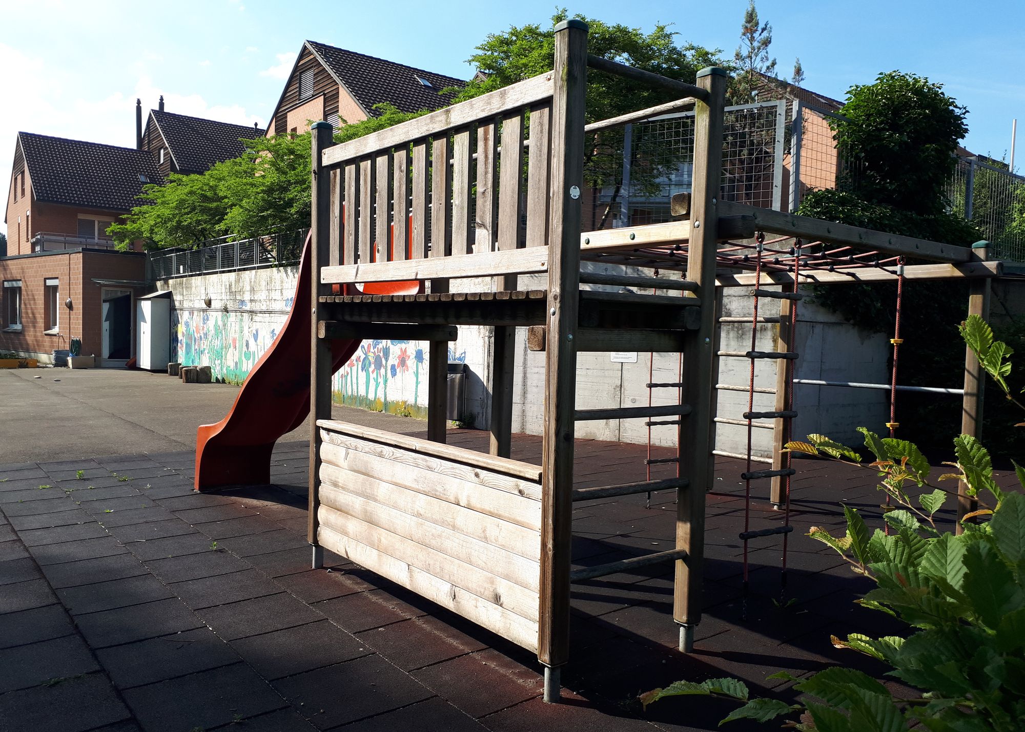 Derzeit bestehen in Hünenberg 20 gemeindliche Spielplätze, wie dieser beim Kindergarten Chämleten.